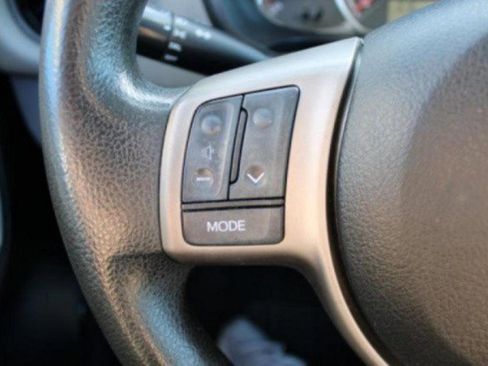 Used 2017 Toyota Yaris L image 64