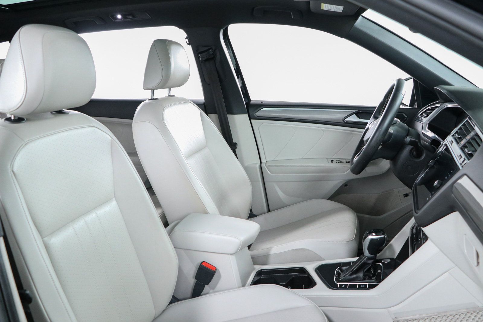 Used 2023 Volkswagen Tiguan SE R-Line FWD image 28