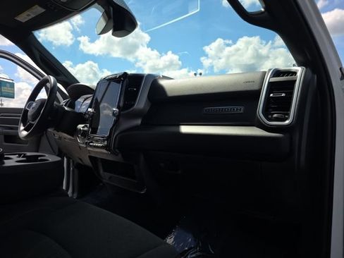 Used 2024 RAM 2500 Big Horn w/ Night Edition AWD/4WD image 35
