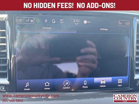 Used 2023 Chrysler Pacifica Touring-L FWD image 20