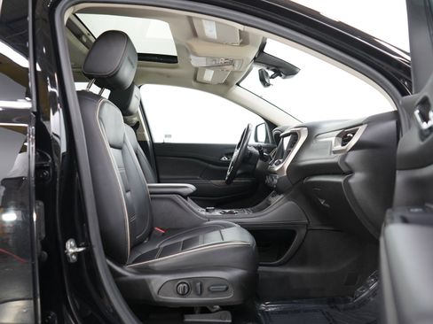 Used 2022 GMC Acadia Denali w/ Denali Ultimate Package image 12