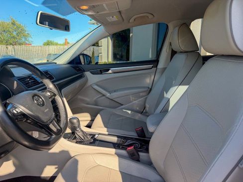 Used 2018 Volkswagen Passat 2.0T R-Line w/ R-Line Lighting Package FWD image 6