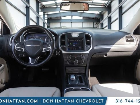 Used 2020 Chrysler 300 Touring w/ Driver Convenience Group RWD image 4