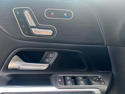 Used 2022 Mercedes-Benz GLB 250 4MATIC image 13