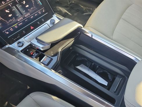 Used 2021 Audi e-tron Premium Plus w/ Premium Plus Package image 30