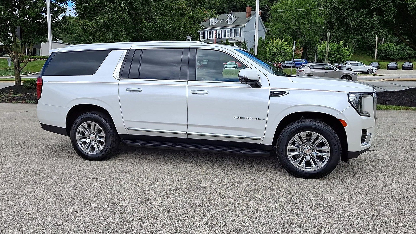 Used 2024 GMC Yukon XL Denali w/ Max Trailering Package AWD/4WD image 2