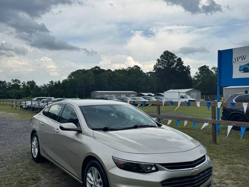 Used 2016 Chevrolet Malibu LT w/ Leather Package FWD image 2