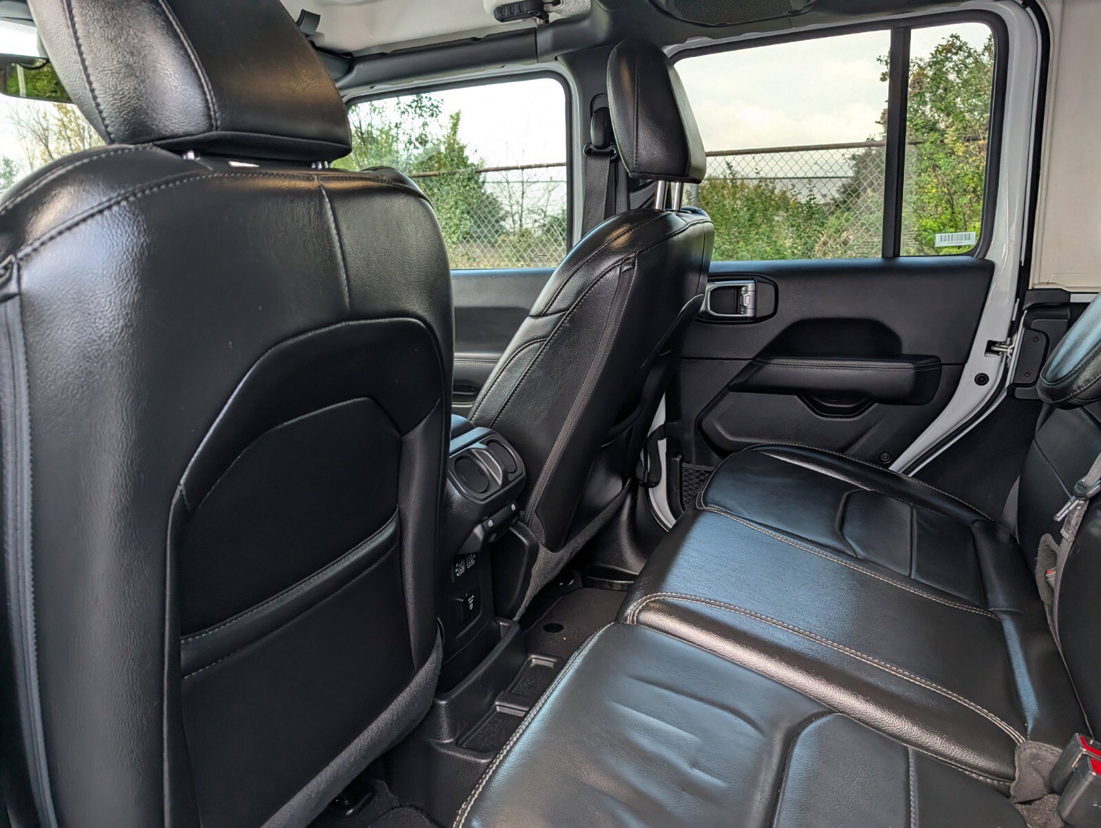 Used 2023 Jeep Wrangler Unlimited Sahara AWD/4WD image 23