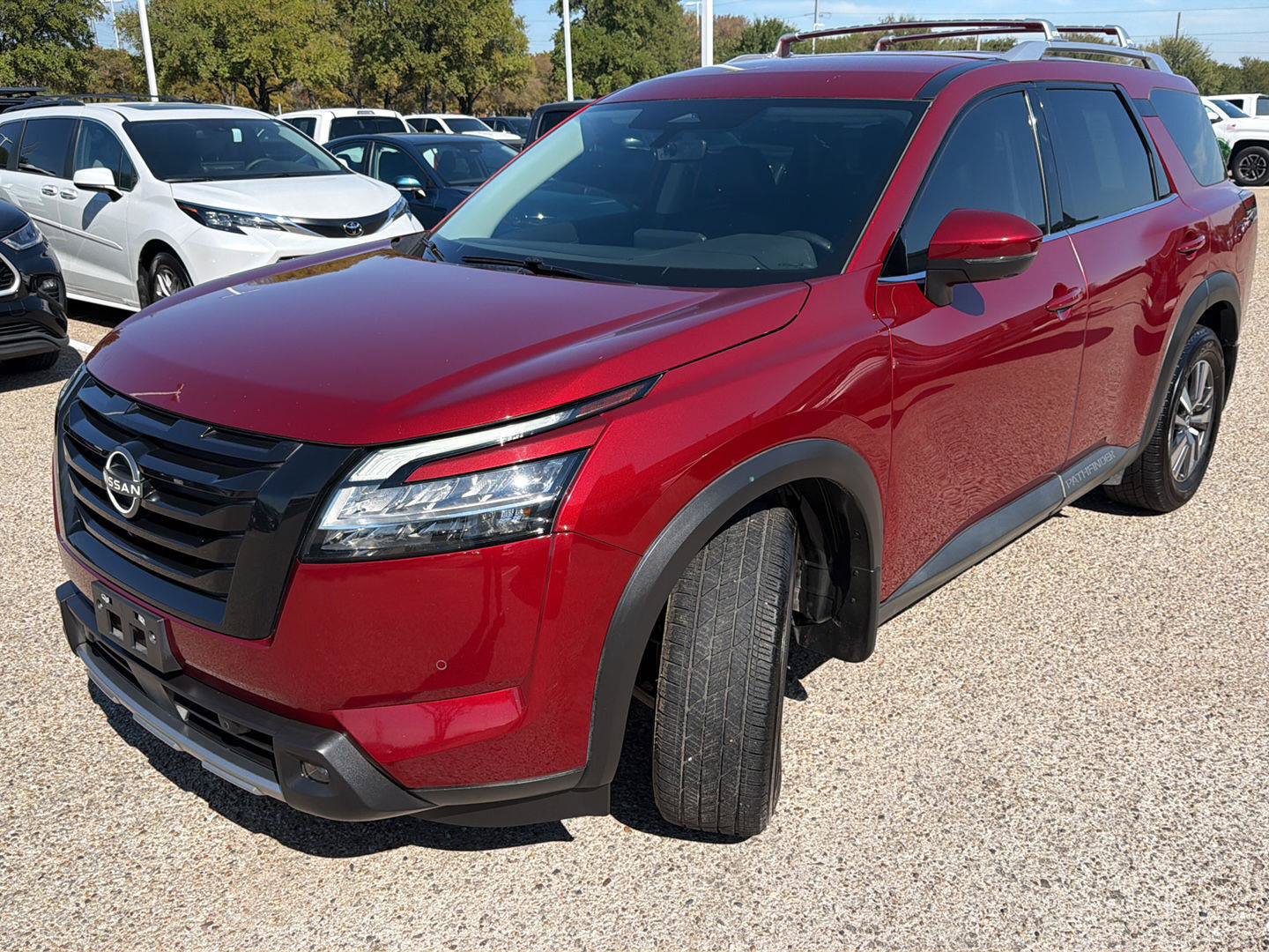 Used 2023 Nissan Pathfinder SL w/ Black Appearance Package AWD/4WD image 7
