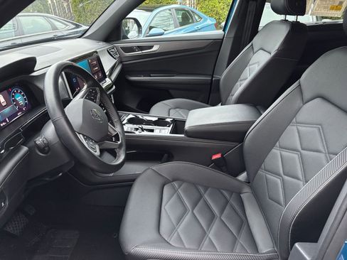 Used 2025 Volkswagen Atlas Cross Sport SE image 27