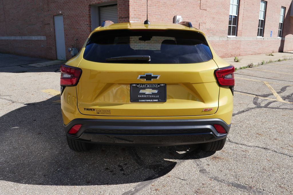Used 2024 Chevrolet Trax RS w/ Sunroof Package FWD image 6