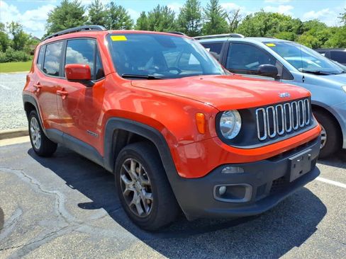 Used 2017 Jeep Renegade Latitude w/ Cold Weather Group AWD/4WD image 12