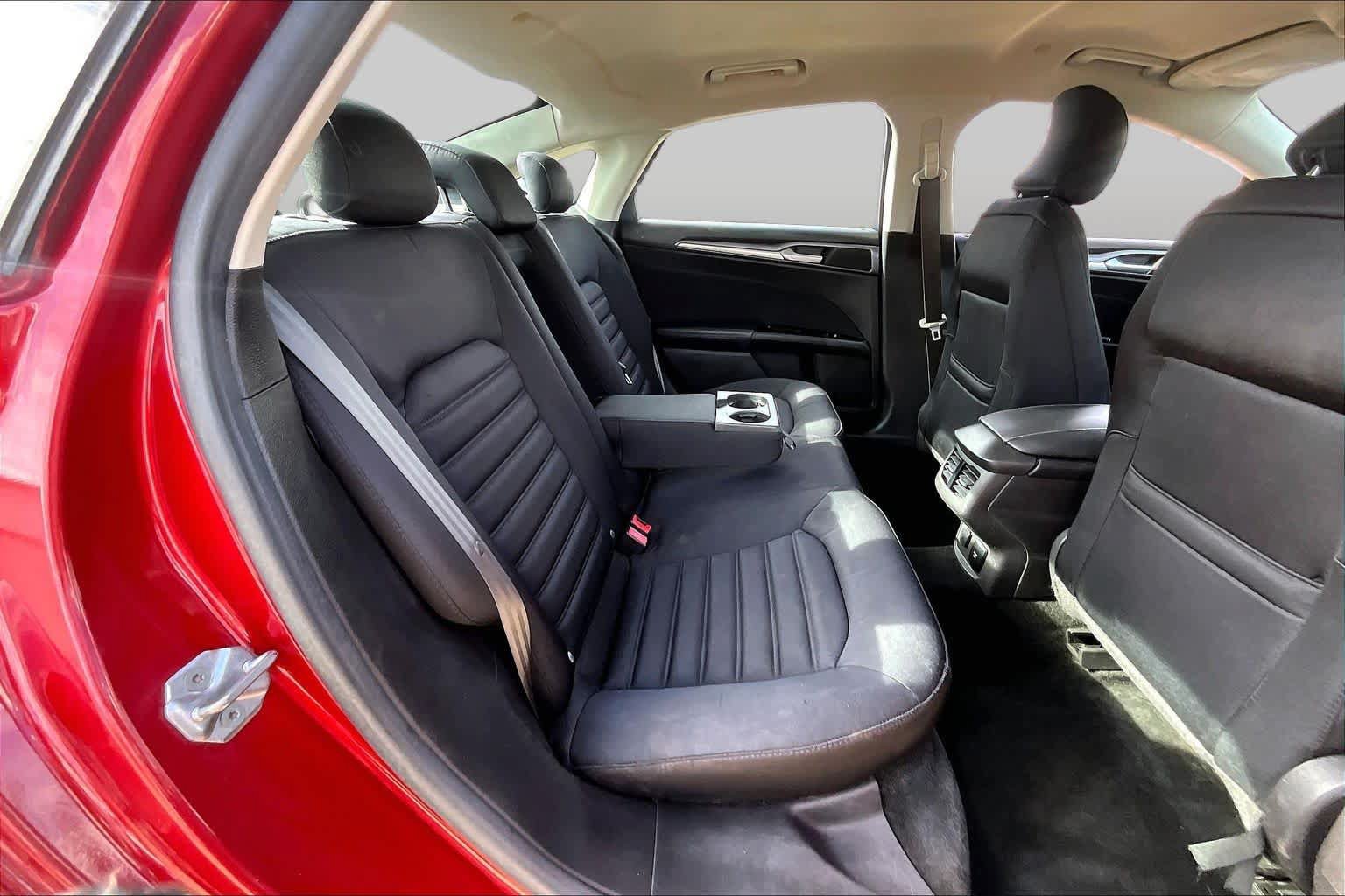 Used 2016 Ford Fusion SE FWD image 21