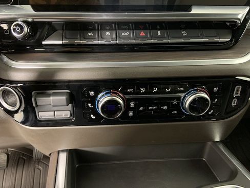 Used 2025 GMC Sierra 1500 SLT w/ SLT Premium Package image 16