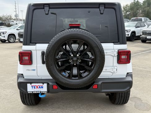 Used 2023 Jeep Wrangler Sahara image 6