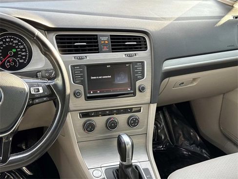 Used 2016 Volkswagen Golf SE w/ Lighting Package image 9