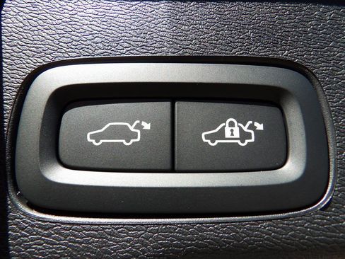 New 2026 Volvo XC60 B5 Core w/ Climate Package image 25