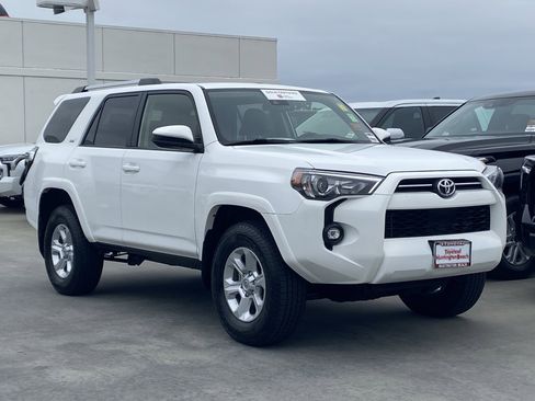 Certified 2024 Toyota 4Runner SR5 AWD/4WD image 2