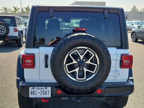 Used 2024 Jeep Wrangler Unlimited Rubicon AWD/4WD image 18