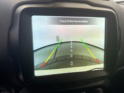 Used 2023 Jeep Renegade Latitude AWD/4WD image 16