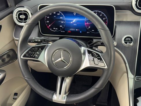 Used 2025 Mercedes-Benz GLC 300 4MATIC image 23