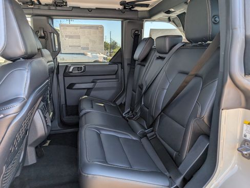 New 2025 Ford Bronco Badlands image 25