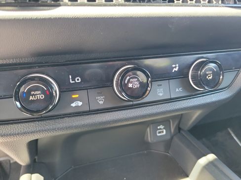 Certified 2024 Honda HR-V LX image 26