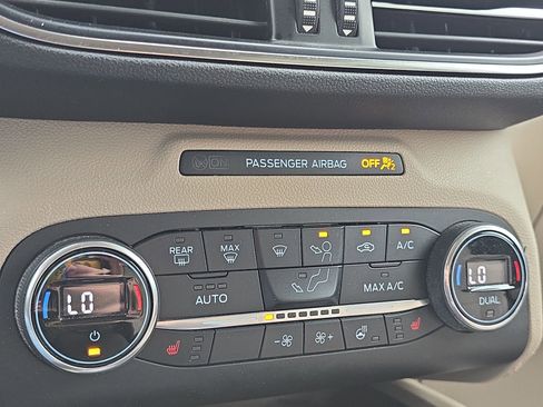 Used 2020 Ford Escape Titanium w/ Titanium Premium Package 2.0 image 19