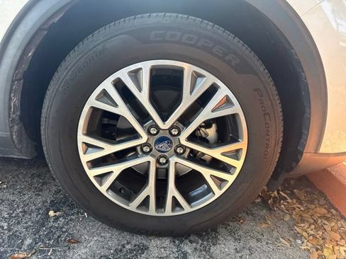 Used 2020 Ford Escape SEL FWD image 9
