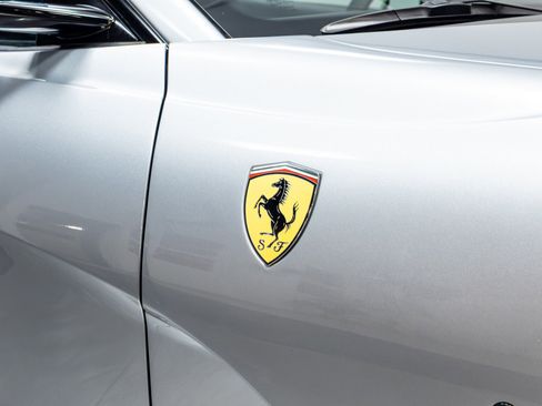 Used 2018 Ferrari 812 Superfast RWD image 51