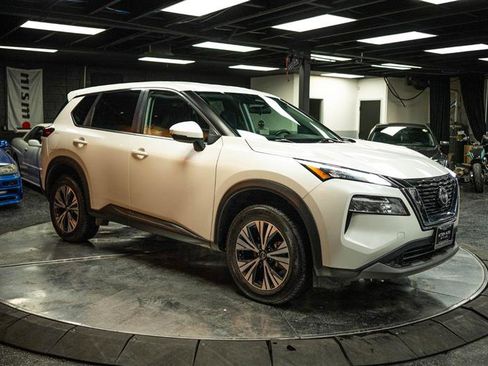 Used 2022 Nissan Rogue SV image 5