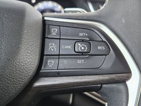Used 2023 Jeep Grand Cherokee Limited AWD/4WD image 22