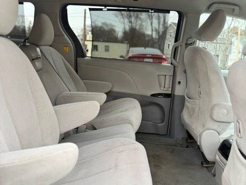 Used 2012 Toyota Sienna LE image 22