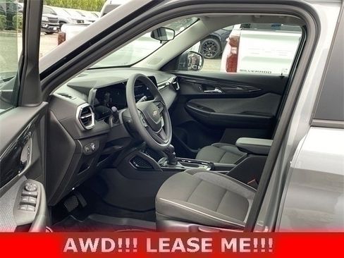 Used 2025 Chevrolet TrailBlazer LS w/ LS Convenience Package image 18