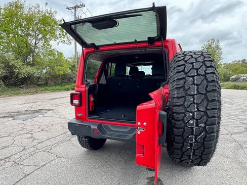 Used 2020 Jeep Wrangler Unlimited Sahara w/ Uconnect 4C Nav & Sound Group AWD/4WD image 12