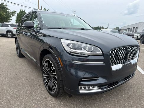 Used 2023 Lincoln Aviator Black Label w/ Class IV Trailer Tow Package AWD/4WD image 4