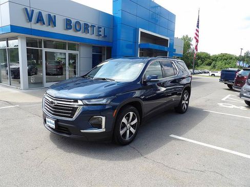 Certified 2023 Chevrolet Traverse LT w/ LT Premium Package AWD/4WD image 1