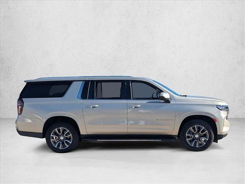 Used 2021 Chevrolet Suburban LT image 4