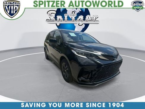 Used 2024 Toyota Sienna XSE AWD/4WD image 2