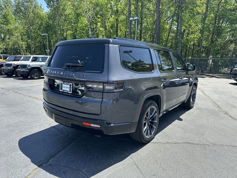 Used 2025 Jeep Grand Wagoneer Series III w/ Rear Seat Video Group 1 AWD/4WD image 9