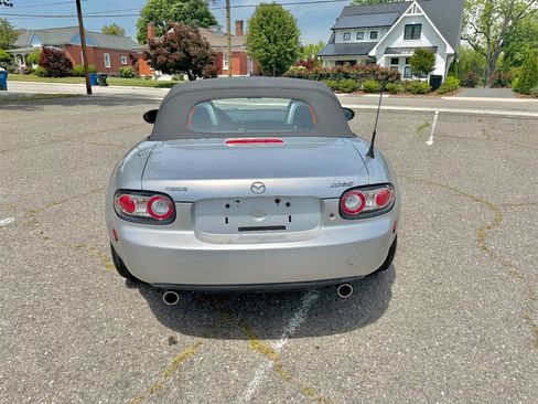 Used 2006 MAZDA MX-5 Miata Sport w/ Suspension Pkg RWD image 4