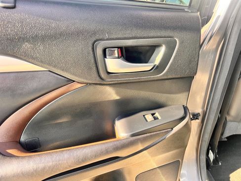 Used 2017 Toyota Highlander XLE image 15