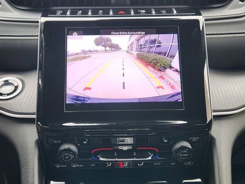 Certified 2024 Jeep Grand Cherokee Altitude image 18