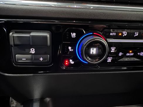 Used 2024 Chevrolet Silverado 2500 LTZ w/ LTZ Convenience Package image 23