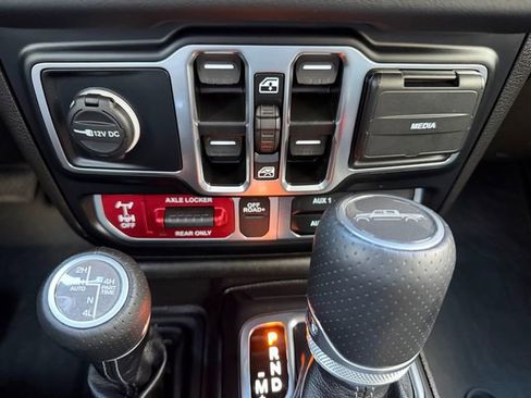 Used 2024 Jeep Gladiator Mojave image 21