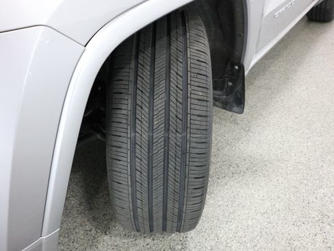 Used 2014 Jeep Grand Cherokee Overland AWD/4WD image 4