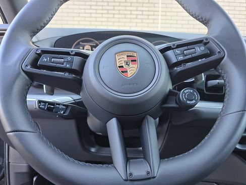 Used 2026 Porsche Cayenne image 37