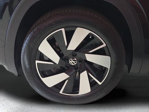 Used 2024 Volkswagen Atlas Cross Sport SE FWD image 9