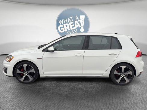 Used 2017 Volkswagen Golf S image 7