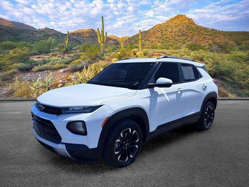 Used 2022 Chevrolet TrailBlazer LT w/ Confidence II Package FWD image 9